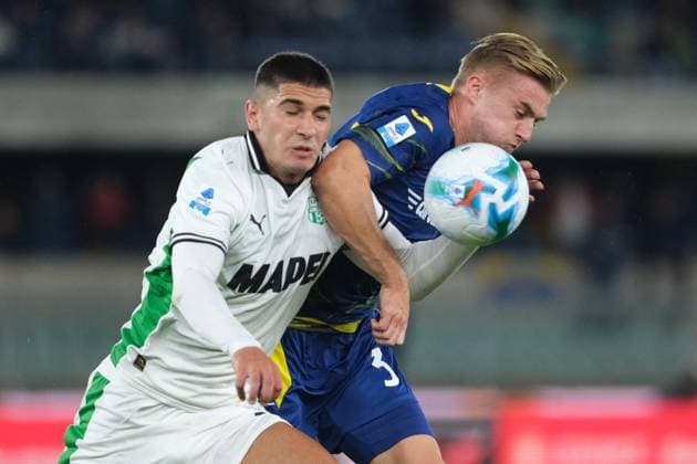 CALCIO - Serie A - Hellas Verona FC vs US Sassuolo Martin Frese of Hellas Verona FC is in action during the soccer match between Hellas Verona FC and US Sassuolo, MD6 of Serie A Enilive Italian soccer championship 2025 2026 at Marcantonio Bentegodi Stadium on October 3, 2025, Verona, Italy. Verona Italy  Copyright: xIPAxSport ABACAx