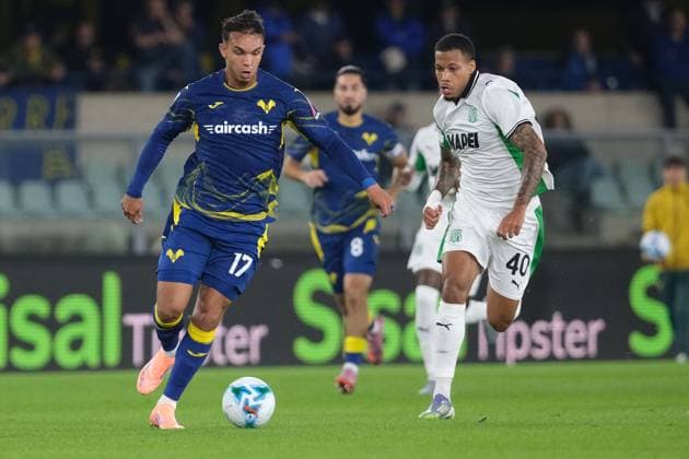 CALCIO - Serie A - Hellas Verona FC vs US Sassuolo Giovane of Hellas Verona FC followed by Aster Vranckx of US Sassuolo Calcio during the soccer match between Hellas Verona FC and US Sassuolo, MD6 of Serie A Enilive Italian soccer championship 2025 2026 at Marcantonio Bentegodi Stadium on October 3, 2025, Verona, Italy. Verona Italy  Copyright: xIPAxSport ABACAx