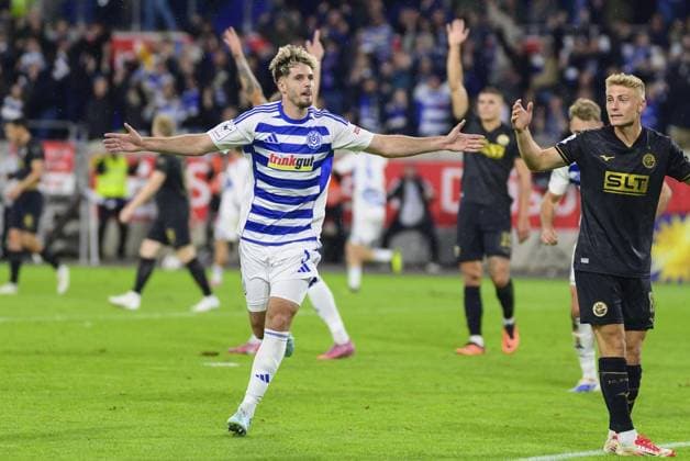 3 Liga MSV Duisburg FC Hansa Rostsock FOR EDITORIAL PURPOSES ONLY p Soccer 3 Liga MSV Duisburg FC Hansa Rostsock on 03 10 25 at Schauinsland Reisen Arena in Duisburg Goal celebration to 2 1 by Tobias Fleckstein Duisburg Duisburg Duisburg Copyright JakobxKlos Copyright: JakobxKlos doc82nw8l1s3fcwmrxlnsj ,EDITORIAL USE ONLY Copyright: JakobxKlos
