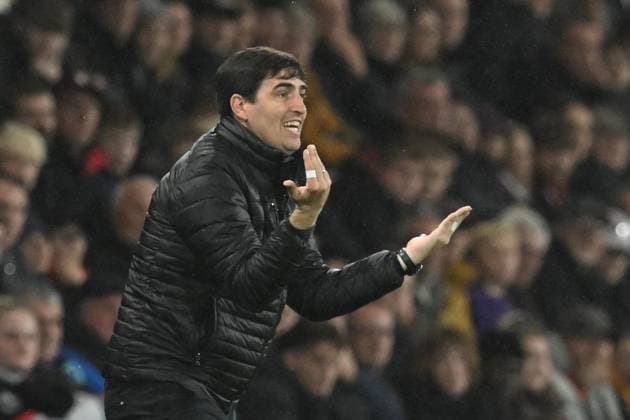 Bournemouth v Fulham Premier League 03 10 2025. AFC Bournemouth manager Andoni Iraola gestures during the Premier League match between Bournemouth and Fulham at the Vitality Stadium, Bournemouth, England on 3 October 2025. Bournemouth Vitality Stadium Dorset England Editorial use only DataCo restrictions apply See www.football-dataco.com , Copyright: xGrahamxHuntx PSI-22994-0039