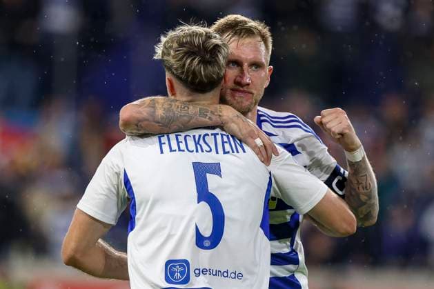 Duisburg, Germany, 03 10 25 Tobias Fleckstein MSV Duisburg goal celebration, cheers with Alexander Hahn MSV Duisburg after scoring the 2 1 goal during the 3 Liga match MSV Duisburg vs FC Hansa Rostock at the schauinsland reisen arena Duisburg schauinsland reisen arena North Rhine Westphalia Germany Copyright: xBrauer-Fotoagenturx xAdrianxSchlx