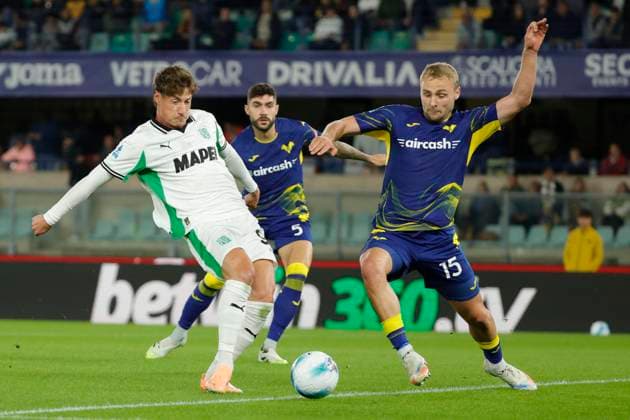 October 3, 2025, Verona, VR: US Sassuolo s Andrea Pinamonti (L) Hellas Verona s Victor Nelsson (R) during the Italian Serie A soccer match Hellas Verona vs UC Sassuolo at Marcantonio Bentegodi Stadium in Verona, Italia, 3 October 2025. .ANSA EMANUELE PENNACCHIO. Soccer: Serie A; Hellas Verona Vs UC Sassuolo  - ZUMAa110 20251003_zaf_a110_087 Copyright: xEmanuelexPennacchiox