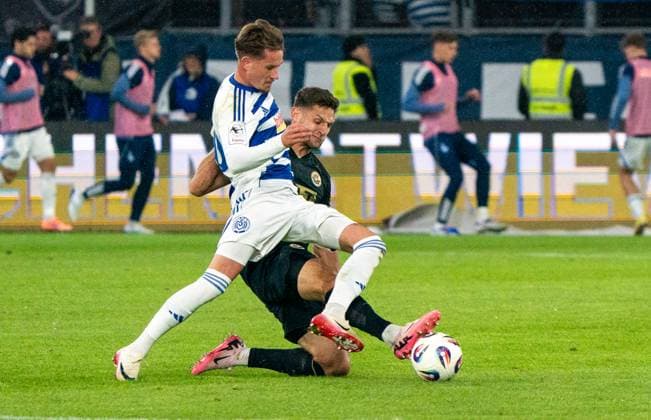 3 10 2025, Football, GER, Men, 3 Liga, DFL, Matchday 10, Season 2025 26, MSV Duisburg FC Hansa Rostock Marco Schuster FC Hansa Rostock, right vs Christian Viet MSV Duisburg, left Duisburg Schauinsland Reisen Arena Nordrhein Westfaklen Germany