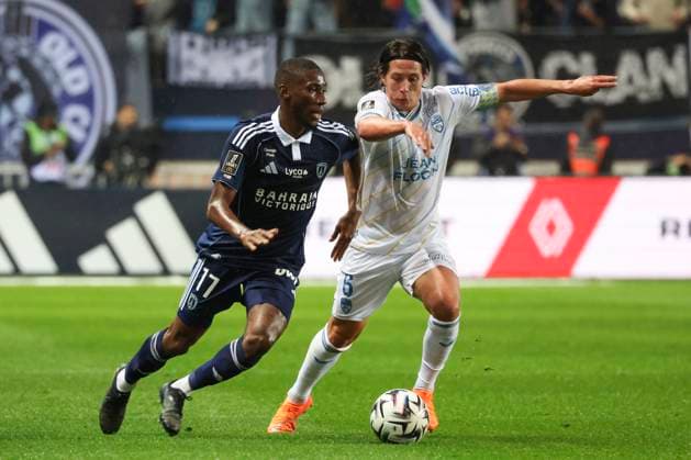 FOOTBALL : Paris FC Vs FC Lorient - Ligue 1 - 03 10 2025 Adama Camara (Paris FC) Vs Laurent Abergel (FC Lorient) ParisFrance  Copyright: xMichtofx