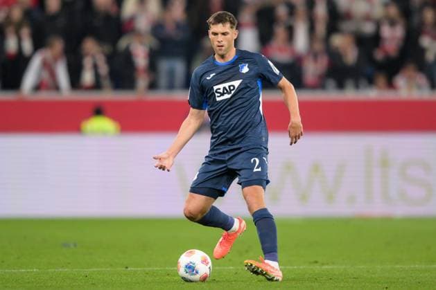 Soccer, 1 Bundesliga, 20251003, TSG 1899 Hoffenheim 1 FC Köln In the picture Robin HRANAC Hoffenheim, 2 pass pass ball Sinsheim PreZero Arena Baden Württemberg Germany Copyright: Passion2Press MarkusxFischerx