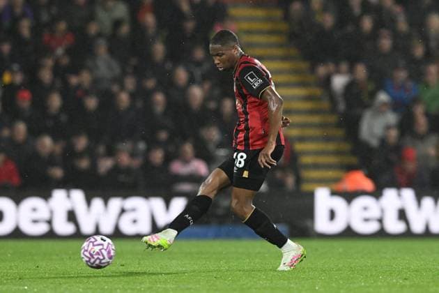 Bournemouth v Fulham Premier League 03 10 2025. Bafode Diakite (18) of AFC Bournemouth on the attack during the Premier League match between Bournemouth and Fulham at the Vitality Stadium, Bournemouth, England on 3 October 2025. Bournemouth Vitality Stadium Dorset England Editorial use only DataCo restrictions apply See www.football-dataco.com , Copyright: xGrahamxHuntx PSI-22994-0052