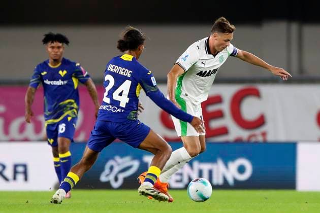 Sassuolo s Nemanja Matic during the Serie A soccer match between Hellas Verona and Sassuolo at the Bentegodi Stadium in Verona, north west Italy - Saturday, October 03 , 2025. - Soccer .  Copyright: xPaolaxGarbuio Lapressex