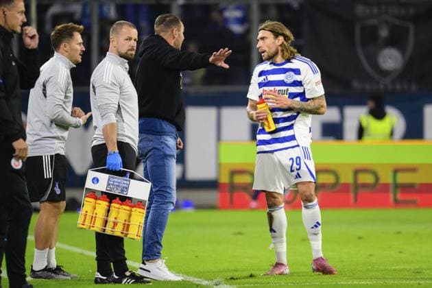 3 Liga MSV Duisburg FC Hansa Rostsock FOR EDITORIAL PURPOSES ONLY p Soccer 3 Liga MSV Duisburg FC Hansa Rostsock on 03 10 25 at Schauinsland Reisen Arena in Duisburg X Germany Nordrhein Westfalen Duisburg Copyright JakobxKlos Copyright: JakobxKlos doc82nwnfqe4ld1f3rns6ol ,EDITORIAL USE ONLY Copyright: JakobxKlos