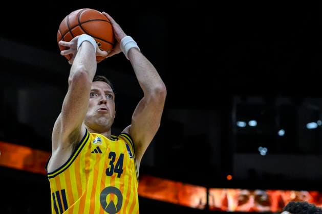 GER, Berlin, Basketball, Alba Berlin vs VET CONCEPT Gladiators Trier , BBL, Basketball, Uber Arena, in the picture from l Justin Bean Alba Berlin , duel, action, fight, fights for the ball, 03 10 2025 Copyright: HMBxMedia UwexKoch