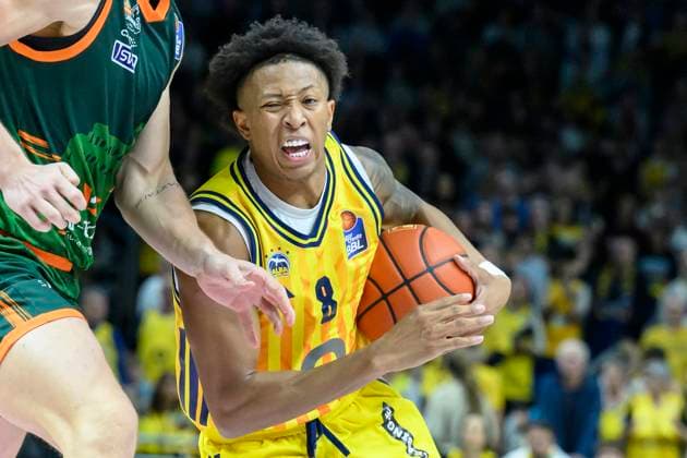 GER, Berlin, Basketball, Alba Berlin vs VET CONCEPT Gladiators Trier , BBL, Basketball, Uber Arena, in the picture f l Boogie Ellis Alba Berlin , duel, action, fight, fights for the ball, 03 10 2025 Copyright: HMBxMedia UwexKoch