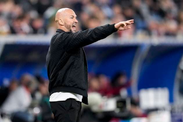 Christian Ilzer coach, head coach, Hoffenheim , gives instructions, gestures, gesticulates with arms, single image, single photo, action, action, 03 10 2025, Sinsheim Germany , Football, Bundesliga, TSG 1899 Hoffenheim 1 FC Köln, DFB DFL REGULATIONS PROHIBIT ANY USE OF PHOTOGRAPHS AS IMAGE SEQUENCES AND OR QUASI VIDEO xozx