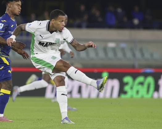 Aster Vranckx of US Sassuolo play the ball during Hellas Verona FC vs US Sassuolo, 6Â° Serie A Enilive 2025-26 game at Marcantonio Bentegodi stadium in Verona (VR), Italy, on October 03, 2025.  Copyright: xDavidexCasentini IPAxSportx xipa-agency.netx xx IPA_66100634 IPA_Agency_IPA66100634