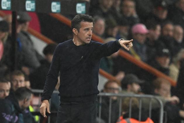 Bournemouth v Fulham Premier League 03 10 2025. Fulham manager Marco Silva gestures during the Premier League match between Bournemouth and Fulham at the Vitality Stadium, Bournemouth, England on 3 October 2025. Bournemouth Vitality Stadium Dorset England Editorial use only DataCo restrictions apply See www.football-dataco.com , Copyright: xGrahamxHuntx PSI-22994-0061