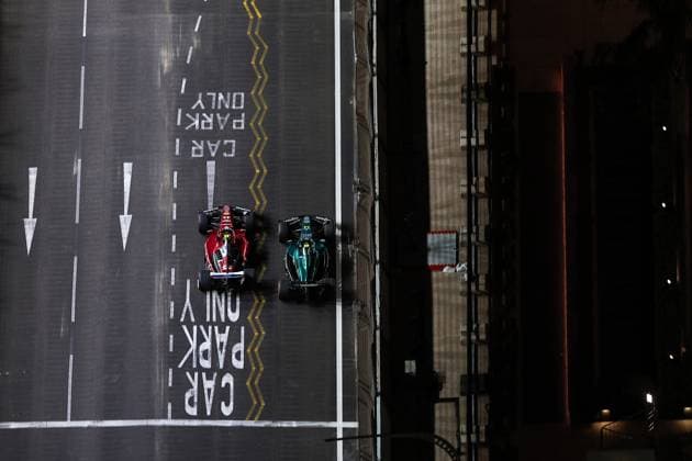 October 3, 2025, Singapore, Singapour: 44 HAMILTON Lewis (gbr), Scuderia Ferrari SF-25, action and 14 ALONSO Fernando (spa), Aston Martin F1 Team AMR24, action during the 2025 Formula 1 Singapore Grand Prix, 18th round of the 2025 FIA Formula One World Championship, WM, Weltmeisterschaft from October 3 to 5, 2025 on the Marina Bay Street Circuit, in Singapore - Photo DPPI Singapore Singapour - ZUMAa181 20251003_zaa_a181_329 Copyright: xEricxAlonsox
