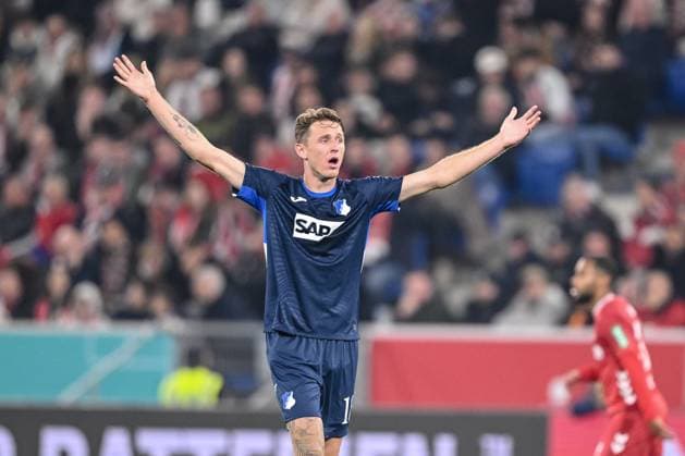Wouter Burger (1899 Hoffenheim) gestikuliert, gestik waehrend des spiels der Bundesliga zwischen TSG Hoffenheim und 1. FC Köln, PreZero Arena am 03. October 2025 in Sinsheim, Deutschland. (Foto von Harry Langer DeFodi Images) +++ Wouter Burger (1899 Hoffenheim) gestures during the Bundesliga match between TSG Hoffenheim and 1. FC Köln at PreZero Arena on October 3, 2025 in Sinsheim, Germany. (Photo by Harry Langer DeFodi Images) DFL regulations prohibit any use of photographs as image sequences and or quasi-video. (Photo by Harry Langer DeFodi Images) DFL regulations prohibit any use of photographs as image sequences and or quasi-video. Wouter Burger 1899 Hoffenheim gestures, gestures during the Bundesliga match between TSG Hoffenheim and 1 FC Köln, PreZero Arena on October 03 2025 in Sinsheim, Germany Photo by Harry Langer DeFodi Images Wouter Burger 1899 Hoffenheim gestures during the Bundesliga match between TSG Hoffenheim and 1 FC Köln at PreZero Arena on October 3, 2025 in Sinsheim, Germany Photo by Harry Langer DeFodi Images DFL regulations prohibit any use of photographs as image sequences and or quasi video Photo by Harry Langer DeFodi Images DFL regulations prohibit any use of photographs as image sequences and or quasi video