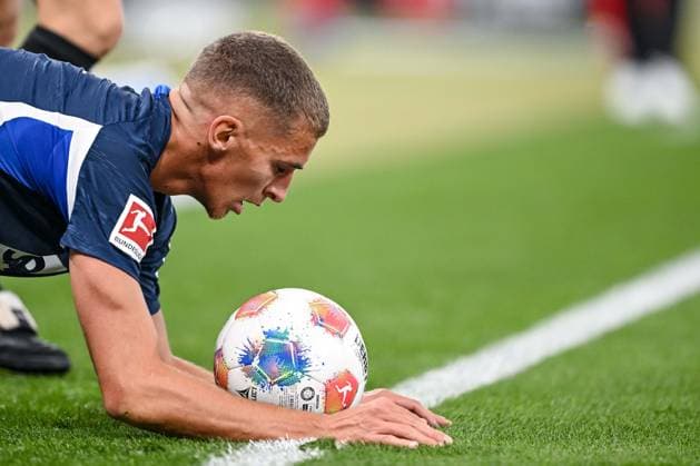 Grischa Prömel (1899 Hoffenheim) Schaut waehrend des spiels der Bundesliga zwischen TSG Hoffenheim und 1. FC Köln, PreZero Arena am 03. October 2025 in Sinsheim, Deutschland. (Foto von Harry Langer DeFodi Images) +++ Grischa Prömel (1899 Hoffenheim) Looks on during the Bundesliga match between TSG Hoffenheim and 1. FC Köln at PreZero Arena on October 3, 2025 in Sinsheim, Germany. (Photo by Harry Langer DeFodi Images) DFL regulations prohibit any use of photographs as image sequences and or quasi-video. (Photo by Harry Langer DeFodi Images) DFL regulations prohibit any use of photographs as image sequences and or quasi-video. Grischa Prömel 1899 Hoffenheim Looks on during the Bundesliga match between TSG Hoffenheim and 1 FC Köln, PreZero Arena on 03 October 2025 in Sinsheim, Germany Photo by Harry Langer DeFodi Images Grischa Prömel 1899 Hoffenheim Looks on during the Bundesliga match between TSG Hoffenheim and 1 FC Köln at PreZero Arena on October 3, 2025 in Sinsheim, Germany Photo by Harry Langer DeFodi Images DFL regulations prohibit any use of photographs as image sequences and or quasi video Photo by Harry Langer DeFodi Images DFL regulations prohibit any use of photographs as image sequences and or quasi video