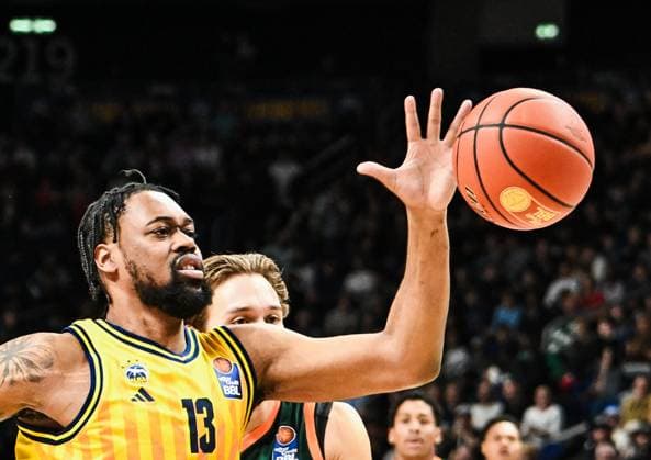 03 10 2025, xlakx, Basketball easyCredit BBL Basketball Alba Berlin Gladiators Trier emspor, v l J Wan Roberts Alba Berlin , Marco Hollersbacher Gladiators Trier duel, duel, fight, tackle Berlin Daniel Lakomski