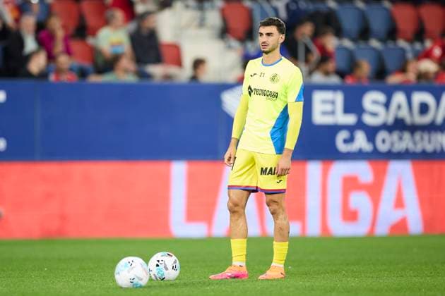 October 3, 2025, Pamplona, Navarra, SPAIN: Juan Iglesias of Getafe CF looks on during the LaLiga EA Sports match between CA Osasuna and Getafe CF at El Sadar on October 3, 2025, in Pamplona, Spain. Pamplona SPAIN - ZUMAa181 20251003_zaa_a181_083 Copyright: xRicardoxLarreinax
