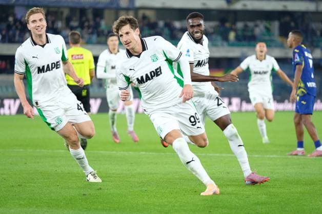 CALCIO - Serie A - Hellas Verona FC vs US Sassuolo Andrea Pinamonti of US Sassuolo Calcio celebrates after scores a goal during the soccer match between Hellas Verona FC and US Sassuolo, MD6 of Serie A Enilive Italian soccer championship 2025 2026 at Marcantonio Bentegodi Stadium on October 3, 2025, Verona, Italy. Verona Italy  Copyright: xIPAxSport ABACAx
