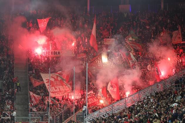 03 10 2025, xrekx, Soccer 1 Bundesliga, TSG 1899 Hoffenheim 1 FC Köln v l Koeln Fans ,Atmosphere, Scarves, Shirt, Flag, Banner, Ultras, Spectators, Visitors, Choreo, Choreography, atmosphere, spectators, Visitors DFL DFB REGULATIONS PROHIBIT ANY USE OF PHOTOGRAPHS as IMAGE SEQUENCES and or QUASI VIDEO Sinsheim