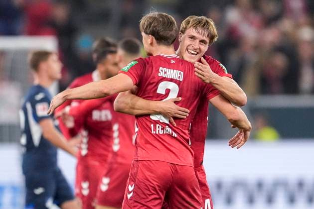 from left Joel Schmied Cologne, 2 , Timo Bernd Hübers Cologne, 4 , players of 1 FC Cologne, cheering after the final whistle, joy about the victory, winner, winner, cheers, cheering, cheerful, positive, happy, rejoice, optimistic, Highlight, Action, Action, 03 10 2025, Sinsheim Germany , Soccer, Bundesliga, TSG 1899 Hoffenheim 1 FC Köln, DFB DFL REGULATIONS PROHIBIT ANY USE OF PHOTOGRAPHS AS IMAGE SEQUENCES AND OR QUASI VIDEO xozx