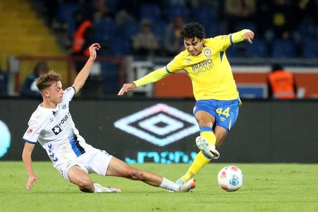 Braunschweig vs Paderborn, 2 BL Braunschweig, 03 10 2025, FOOTBALL Eintracht Braunschweig vs SC Paderborn, 2 BL, Season 2025 26 Ruben Müller SC Paderborn , Johan Gomez Eintracht Braunschweig Braunschweig