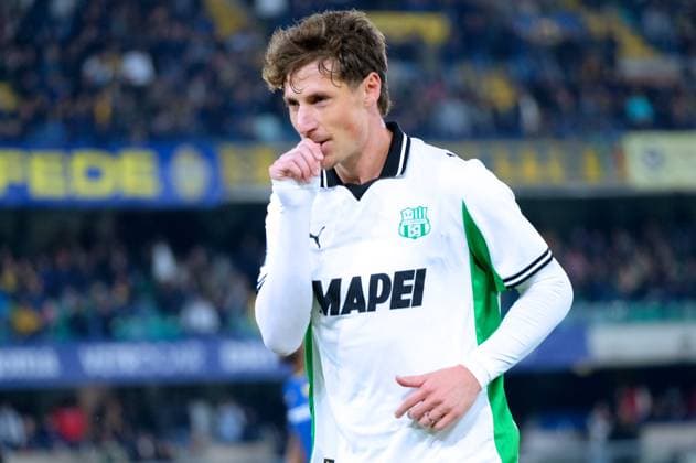 Foto IPP Roberto Tommasini Verona 03 10 2025 Calcio Campionato di Serie A 2025 2026 Hellas Verona-Sassuolo 0-1 nella foto Andrea Pinamonti of US Sassuolo esulta dopo il suo gol Italy Photo Press - World Copyright Verona italy Italy ITALY  Copyright: xR4924_italyphotopressx