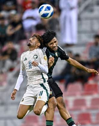 UNITED ARAB EMIRATES V SAUDI ARABIA ,FINAL U-17 GULF CUP QATAR 2025 Sabri Abdu Dahal (L) of Saudi Arabia and Abdulla Awadh Alameri of United Arab Emirates in action during the Arab Gulf Cup Football Federation (AGCFF) U-17 Gulf Cup Qatar 2025 final football match between United Arab Emirates and Saudi Arabia at Grand Hamad Stadium in Doha, Qatar, on October 3, 2025. DOHA Qatar Copyright: xNOUSHADx