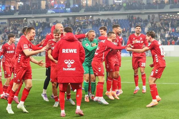03 10 2025, xtvx, Fussball 1 Bundesliga, TSG 1899 Hoffenheim 1 FC Köln v l Mannschaft FC Köln nach dem Spiel, after the match DFL DFB REGULATIONS PROHIBIT ANY USE OF PHOTOGRAPHS as IMAGE SEQUENCES and or QUASI VIDEO Sinsheim