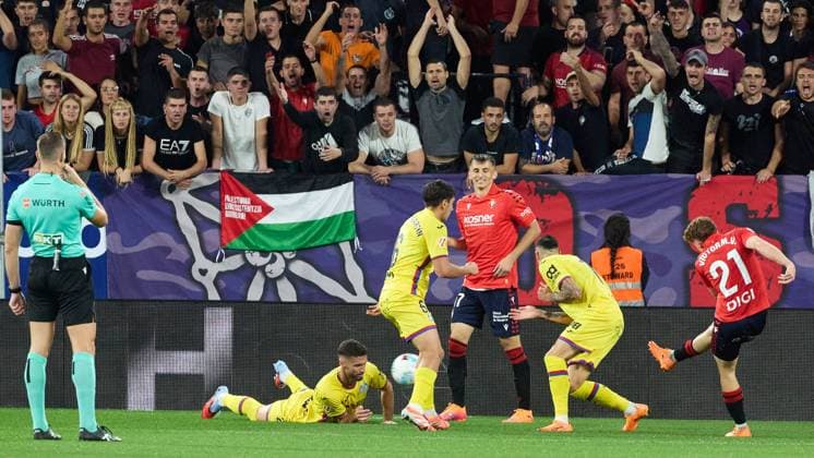 Pamplona, Spain. 3rd Oct 2025. Sports. Football Soccer.Football match of La Liga EA Sports between CA Osasuna and Getafe CF played at El Sadar stadium in Pamplona (Spain) on October 3, 2025. Credit: Inigo Alzugaray Cordon Press  Liga 2025-2026