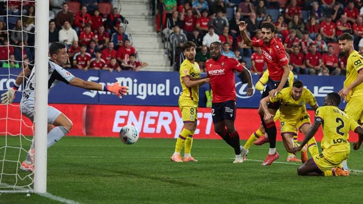 Pamplona, Spain. 3rd Oct 2025. Sports. Football Soccer.CA Osasuna players celebrate a goal of Alejandro Catena (2-1) during the football match of La Liga EA Sports between CA Osasuna and Getafe CF played at El Sadar stadium in Pamplona (Spain) on October 3, 2025. Credit: Inigo Alzugaray Cordon Press  Liga 2025-2026