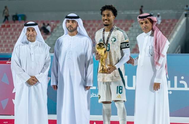 UNITED ARAB EMIRATES V SAUDI ARABIA ,FINAL U-17 GULF CUP QATAR 2025 Abdulaziz Alfawaz (2-R) of Saudi Arabia pose with the winner trophy after Arab Gulf Cup Football Federation (AGCFF) U-17 Gulf Cup Qatar 2025 final football match between United Arab Emirates and Saudi Arabia at Grand Hamad Stadium in Doha, Qatar, on October 3, 2025. DOHA Qatar Copyright: xNOUSHADx