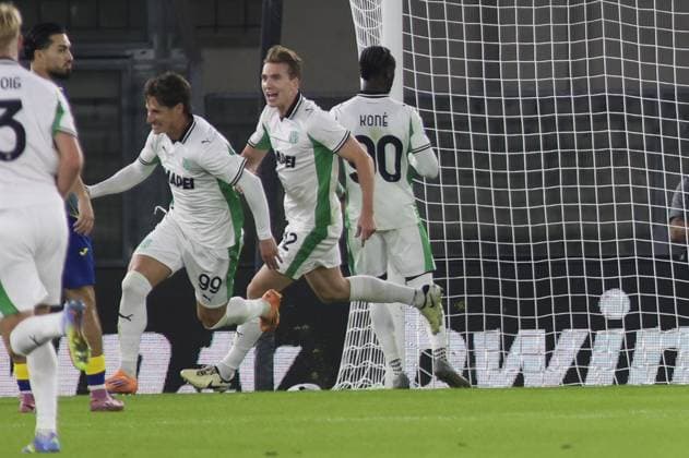 Andrea Pinamonti of US Sassuolo celebrates after scoring during Hellas Verona FC vs US Sassuolo, 6Â° Serie A Enilive 2025-26 game at Marcantonio Bentegodi stadium in Verona (VR), Italy, on October 03, 2025.  Copyright: xDavidexCasentini IPAxSportx xipa-agency.netx xx IPA_66106168 IPA_Agency_IPA66106168