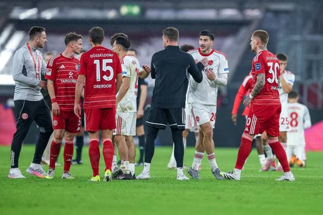 03 10 2025, Football, Fortuna Düsseldorf 1 FC Nürnberg, 2 Fußball Bundesliga, Merkur Spiel Arena, Saison 2025 2026 Tummult scuffle on the pitch after the final whistle at the end of the match DFB regulations prohibit any use of photographs as image sequences and or quasi video Nordrhein Westfalen Germany