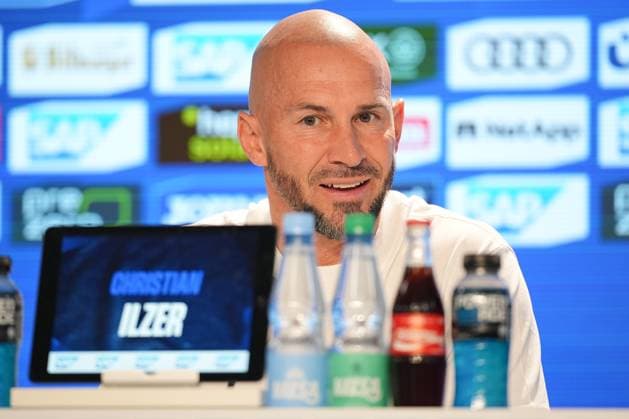 Soccer Bundesliga, Matchday 6, TSG Hoffenheim 1 FC Köln on 03 10 2025 in Sinsheim PreZero Arena , Germany, Season 2025 2026 DFL REGULATIONS PROHIBIT ANY USE OF PHOTOGRAPHS AS IMAGE SEQUENCES AND OR QUASI VIDEO Christian Ilzer Head Coach TSG in focus at the PK Sinsheim PreZero Arena Germany Copyright: xChristophxKinzingerx