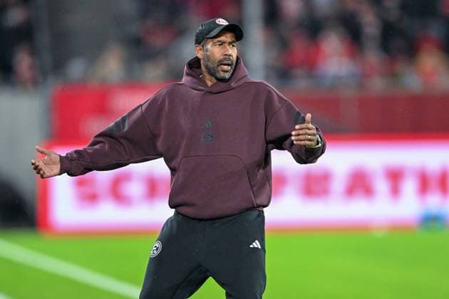 2 Bundesliga Fortuna Düsseldorf 1 FC Nürnberg on 03 10 2025 at the MERKUR SPIEL ARENA in Düsseldorf Coach Daniel Thioune Duesseldorf dissatisfied, disappointed, disappointed, dejected MT