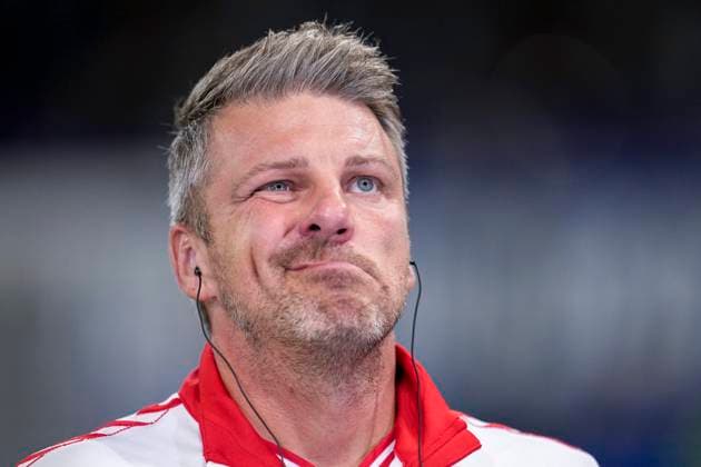 Lukas Kwasniok Coach, Head Coach, 1 FC Köln , single picture, single photo, action, action, thoughtful, worried, pessimistic, 03 10 2025, Sinsheim Germany , Football, Bundesliga, TSG 1899 Hoffenheim 1 FC Köln, DFB DFL REGULATIONS PROHIBIT ANY USE OF PHOTOGRAPHS AS IMAGE SEQUENCES AND OR QUASI VIDEO xozx
