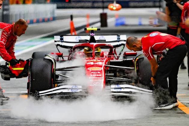October 3, 2025, Chennai, Tamilnadu, India: Lewis Hamilton of Ferrari pits during FP2 of the F1 Grand Prix of Singapore at Marina Bay Street Circuit on October, 3rd 2025 in Singapore. Chennai India - ZUMAc251 20251003_znp_c251_035 Copyright: xVikramxChandrasekarx
