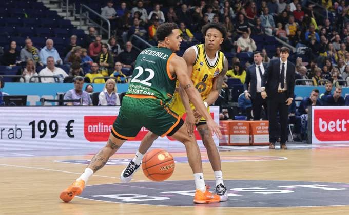 Nolan Adekunle, Rejean Boogie Ellis duel Game scene Action Sport Basketball BBL Bundesliga Men Season 2025 2026 03 10 2025 ALBA Berlin vs Gladiators Trier