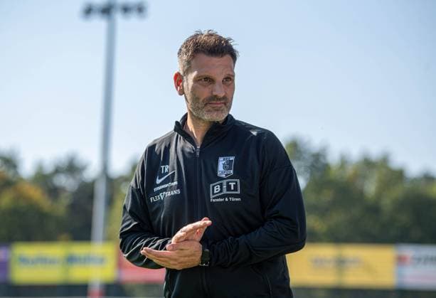 Soccer, Men, Season 2025 2026, Regionalliga Nordost 10 Matchday , FSV 63 Luckenwalde BSG Chemie Leipzig, Coach Adrian Alipour Chemie Leipzig , 27 09 2025, Copyright: xSebastianxRäppold MatthiasxKochx