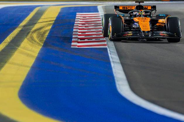 F1 Grand Prix Of Singapore - Practice Oscar Piastri of Australia and McLaren F1 Team driver goes during the practice sessions at Formula 1 Singapore Airlines Singapore Grand Prix in Marina Bay Street circuit, Singapore, on October 3, 2025. Singapore Singapore  Copyright: xRobertxSzaniszlox originalFilename:szaniszlo-notitle251003_npdks.jpg