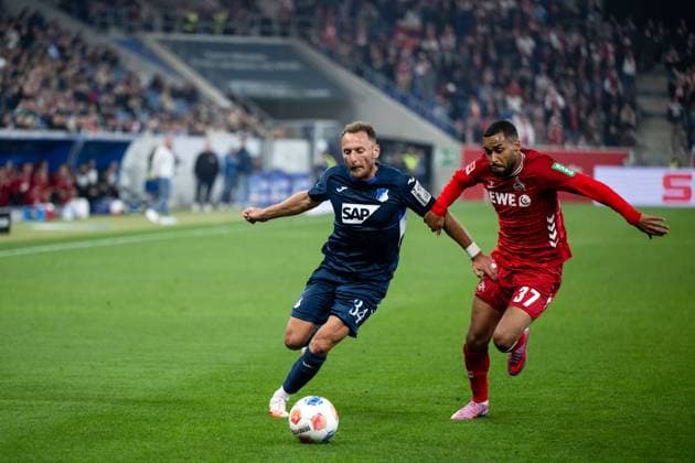 Vladimir Coufal TSG Hoffenheim, 34 in duel with Linton Maina FC Koeln, 37 , GER, TSG 1899 Hoffenheim vs 1 FC Koeln, Fußball Bundesliga, 6 Spieltag, Saison 2025 2026, 03 10 2025 DFB DFL regulations prohibit any use of photographs as image sequences and or quasi video GER, TSG 1899 Hoffenheim vs 1 FC Koeln, Fussball Bundesliga, 6 Spieltag, Saison 2025 2026, 03 10 2025 Sinsheim Copyright: xEibner-Pressefoto Memmlerx EP_MMR