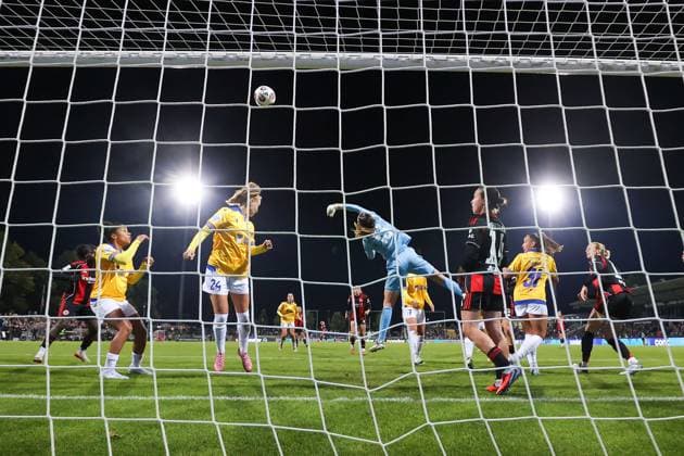 2025 10 03 xJFx Soccer Google Pixel Womens Bundesliga Eintracht Frankfurt FC Carl Zeiss Jena v l , Action in the penalty area, AIsabella Jaron FC Carl Zeiss Jena , Goalkeeper Hannah Etzold FC Carl Zeiss Jena , GÃ raldine Reuteler Eintracht Frankfurt , Nelly Juckel FC Carl Zeiss Jena , Amanda Ilestedt Eintracht Frankfurt DFL DFB REGULATIONS PROHIBIT ANY USE OF PHOTOGRAPHS as IMAGE SEQUENCES and or QUASI VIDEO Copyright: JoaquimxFerreira