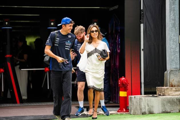 Singapore Grand Prix 2025 Alexander Albon (Tha) of Williams Racing 23 and girlfriend Lily Muni He (CHN) on Saturday during Formula 1 Singapore Airlines Singapore Grand Prix 2025 at the Marina Bay Street Circuit on October 4, 2025 Photo by Photo by Antoine Lapeyre ABACAPRESS.COM Singapore Singapore  Copyright: xLapeyrexAntoine ABACAx