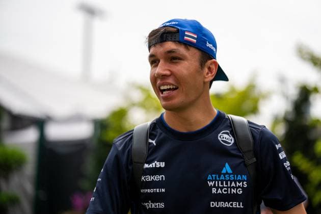 Singapore Grand Prix 2025 Alexander Albon (Tha) of Williams Racing 23 on Saturday during Formula 1 Singapore Airlines Singapore Grand Prix 2025 at the Marina Bay Street Circuit on October 4, 2025 Photo by Photo by Antoine Lapeyre ABACAPRESS.COM Singapore Singapore  Copyright: xLapeyrexAntoine ABACAx