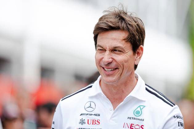 Formula 1 Singapore Grand Prix 2025 Toto Wolff (AUT) Mercedes-AMG Petronas F1 during the Formula 1 Singapore Airlines Singapore Grand Prix 2025 at the Marina Bay Street Circuit, Singapore on 4 October 2025 Credit: Jun Da Tan Every Second Media Editorial use only. All images are copyright Every Second Media Limited. No images may be reproduced without prior permission. Copyright: xIMAGO EveryxSecondxMediax ESM-1609-0013 JunxDaxTanx xEveryxSecondxMediax
