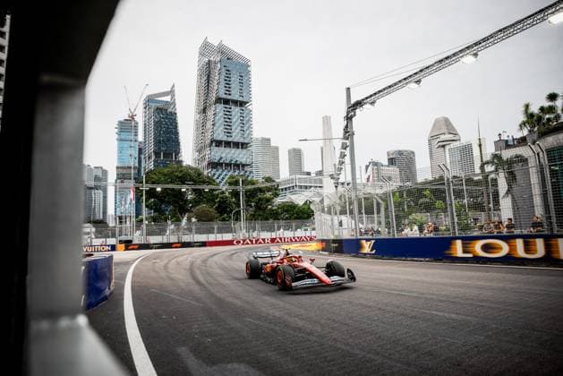 Formula 1 Singapore Airlines Singapore Grand Prix 2025 Alexis Perrin OVERTAKE MAXPPP - Singapore 04 10 2025 44 HAMILTON Lewis (gbr), Scuderia Ferrari HP, action at the Formula 1 Singapore Airlines Singapore Grand Prix 2025, the 18th round of the 2025 FIA Formula 1 World Championship, WM, Weltmeisterschaft at the Marina Bay Street Circuit in Singapore, Singapore, from 2 to 5 October 2025 Singapore Marina Bay Street Circuit Singapore  Copyright: xOVERTAKE MAXPPPxAlexisxPerrinx OVT202510041216 OVT202510041216
