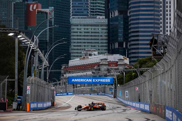 F1 - SINGAPORE GRAND PRIX 2025 81 PIASTRI Oscar (aus), McLaren F1 Team MCL39, action during the 2025 Formula 1 Singapore Grand Prix, 18th round of the 2025 FIA Formula One World Championship, WM, Weltmeisterschaft from October 3 to 5, 2025 on the Marina Bay Street Circuit, in Singapore - SingaporeSingapore  Copyright: xXavixBonillax