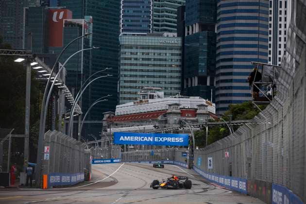F1 - SINGAPORE GRAND PRIX 2025 01 VERSTAPPEN Max (nld), Red Bull Racing RB21, action during the 2025 Formula 1 Singapore Grand Prix, 18th round of the 2025 FIA Formula One World Championship, WM, Weltmeisterschaft from October 3 to 5, 2025 on the Marina Bay Street Circuit, in Singapore - SingaporeSingapore  Copyright: xXavixBonillax
