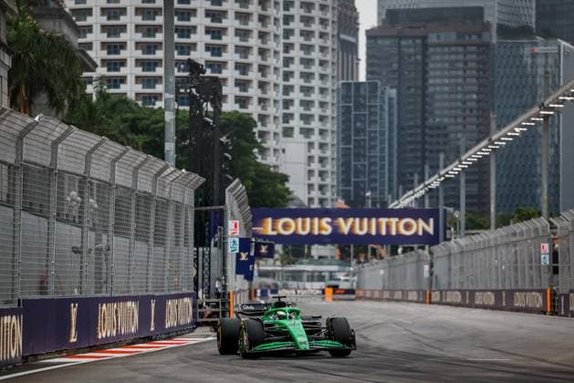 Formula 1 Singapore Airlines Singapore Grand Prix 2025 Alexis Perrin OVERTAKE MAXPPP - Singapore 04 10 2025 27 HULKENBERG Nico (ger), Stake F1 Team KICK Sauber, action at the Formula 1 Singapore Airlines Singapore Grand Prix 2025, the 18th round of the 2025 FIA Formula 1 World Championship, WM, Weltmeisterschaft at the Marina Bay Street Circuit in Singapore, Singapore, from 2 to 5 October 2025 Singapore Marina Bay Street Circuit Singapore  Copyright: xOVERTAKE MAXPPPxAlexisxPerrinx OVT202510041280 OVT202510041280